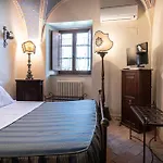 Residenza D'epoca San Crispino 4*