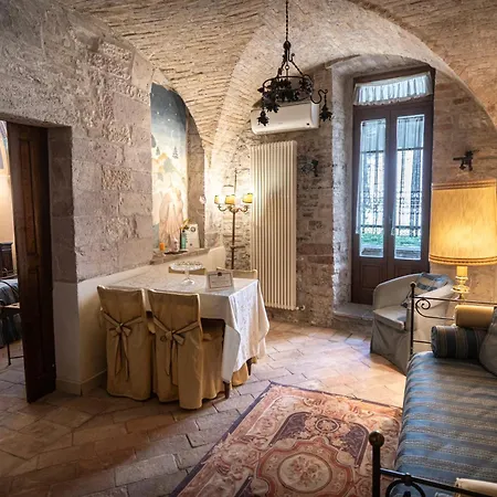 Hotel apartamentowy Residenza D'epoca San Crispino 4*