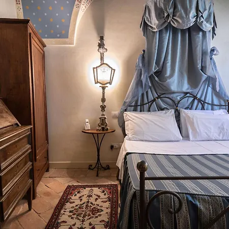 Aparthotel Residenza D'epoca San Crispino 4*